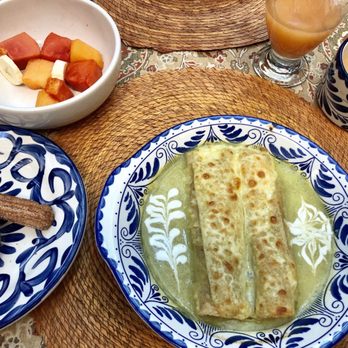 The Red Tree House - Enchiladas breakfast - Hotels Near Me - México, D.F., DIF The Red Tree House - Enchiladas breakfast - Hotels Near Me - México, D.F., DIF