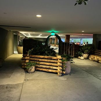 Juniper Lounge and Garden - Valet entrance - Lounges Near Me - West Hollywood, California Juniper Lounge and Garden - Valet entrance - Lounges Near Me - West Hollywood, California