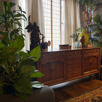 The Men's Grooming Parlor - Loung - Skin Care Near Me - Chicago, Illinois The Men's Grooming Parlor - Loung - Skin Care Near Me - Chicago, Illinois