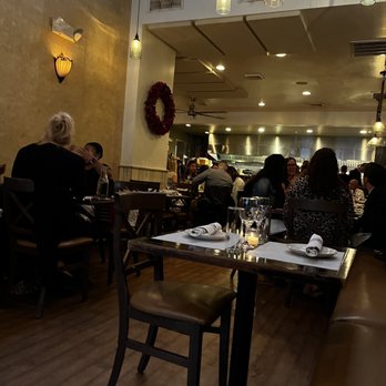 Melograno - Right side of the house looking towards the open kitchen - Italian Near Me - Philadelphia, Pennsylvania