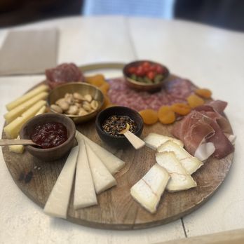 Petaluma Cheese Shop - Wine Tasting Room Near Me - Petaluma, California