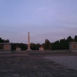 Cmentarz Mauzoleum Żołnierzy Radzieckich - Pomnik