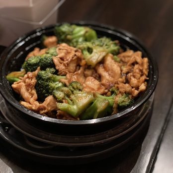Hu's House - Chicken and broccoli - Shanghainese Near Me - Albany, New York Hu's House - Chicken and broccoli - Shanghainese Near Me - Albany, New York