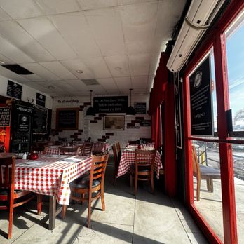 Mama D's Italian Kitchen - Italian Near Me - Hermosa Beach, California