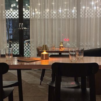Chapel Street - Dinning Room - Cafes Near Me - Chicago, Illinois