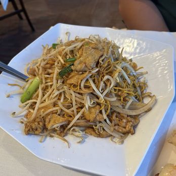 Oak Tree Inn - 47. Chicken Chow Mein Lunch Special - Chinese Near Me - South Pasadena, California Oak Tree Inn - 47. Chicken Chow Mein Lunch Special - Chinese Near Me - South Pasadena, California