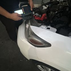 AutoZone Auto Parts - kevin testing my battery !