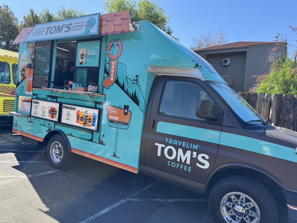 Travelin' Tom's Coffee Logo