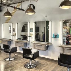 Union 16 Salon + Market