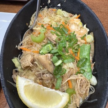 Max’s Restaurant - Chicago - Pancit Bihon - Filipino Near Me - Chicago, Illinois