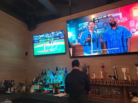 Gamehaus New York - Sports Bar, Beer Hall, Food & Games by null