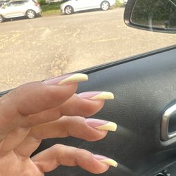 Beautiful Nails - Nails not even painted on the sides