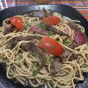 Sabor a Peru - Tallarín saltado de carne - Peruvian Near Me - Covina, California Sabor a Peru - Tallarín saltado de carne - Peruvian Near Me - Covina, California
