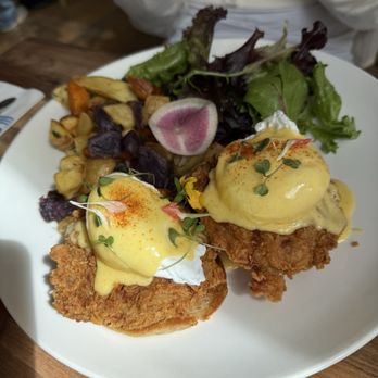 Lapisara Eatery - Chicken benedict - Breakfast & Brunch Near Me - San Francisco, California Lapisara Eatery - Chicken benedict - Breakfast & Brunch Near Me - San Francisco, California