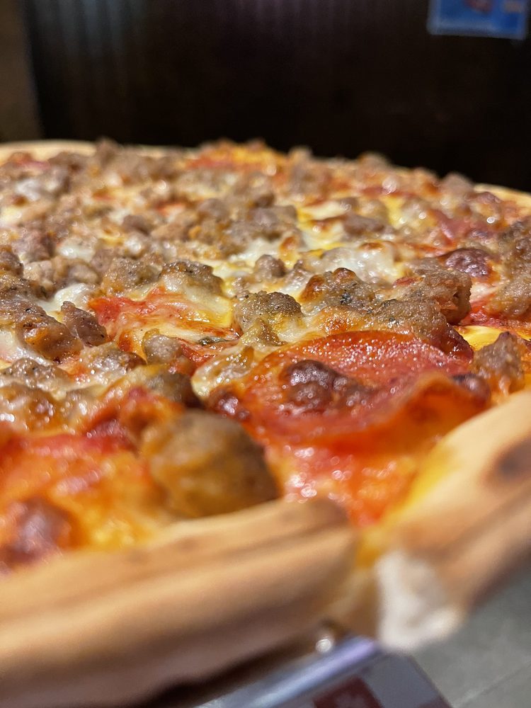 BARIOLA’S PIZZERIA ROGERS Updated September 2024 95 Photos & 119