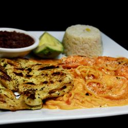 Las Esperanzas Café 1 - Espagueti con Camarones (Spaghetti with Shrimp)