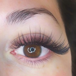 Smitten Kitten Beauty Lounge - Textured volume lashes by Lindsey