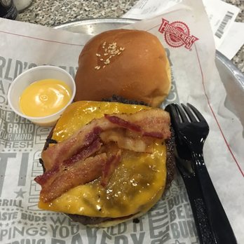 Fuddruckers - Burgers Near Me - Lubbock, Texas
