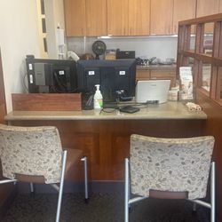 Renown Health X-Ray and Imaging - Los Altos - She was on her phone scrolling was waiting for 5 min before she decided to raise her head and assist us..