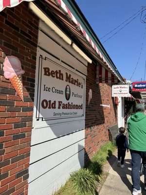 Beth Marie's Old Fashioned Ice Cream by null