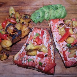 Greenes Smokin BBQ - Smoked salmon with grilled pineapple salsa