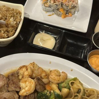 Fountain Plus - Mt Fuji sushi roll , hibachi shrimp and steak. Yum yumm, spicy mayo and eel sauce. - Chinese Near Me - Brandon, Florida