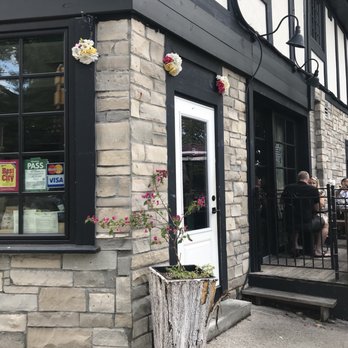 Bodega Henriette - Bars Near Me - Toronto, Ontario