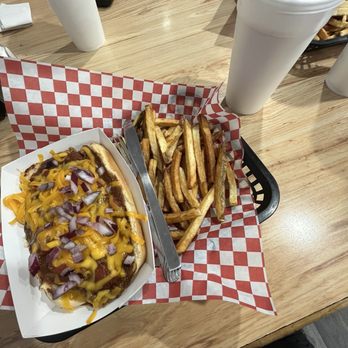 Ken's Sidewalk Cafe - jumbo chili dog combo (cookies & cream malt) - Cafes Near Me - Canyonville, Oregon