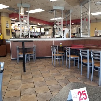 Carl's Jr - Dining area - Fast Food Near Me - Barstow, California