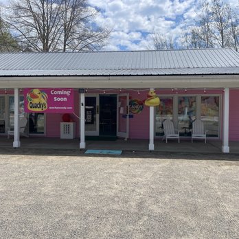 Quacky's Candy - Exterior - Gift Shops Near Me - Wells, Maine Quacky's Candy - Exterior - Gift Shops Near Me - Wells, Maine