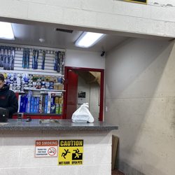 Warren Quick Lube - Front desk