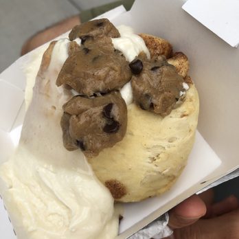 Cinnaholic - Classic cinnamon roll with cookie dough - Bakeries Near Me - Gilbert, Arizona