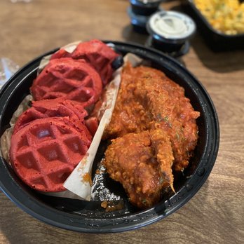 Taste Bar + Kitchen - Cocktail Bars Near Me - Houston, Texas