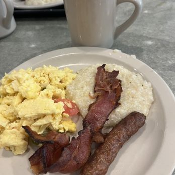 Magnolia's At 26th - Tasty breakfast buffet - American Near Me - Myrtle Beach, South Carolina