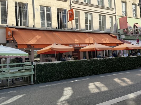 ENZA FAMIGLIA - ST.HONORÉ by null