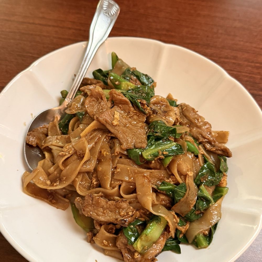 Patti's Kitchen - Pad See Ew - Thai Near Me - Pinellas Park, Florida Patti's Kitchen - Pad See Ew - Thai Near Me - Pinellas Park, Florida