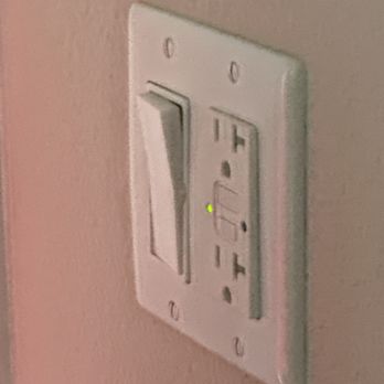 TownePlace Suites by Marriott - Broken light switch. - Hotels Near Me - Front Royal, Virginia TownePlace Suites by Marriott - Broken light switch. - Hotels Near Me - Front Royal, Virginia