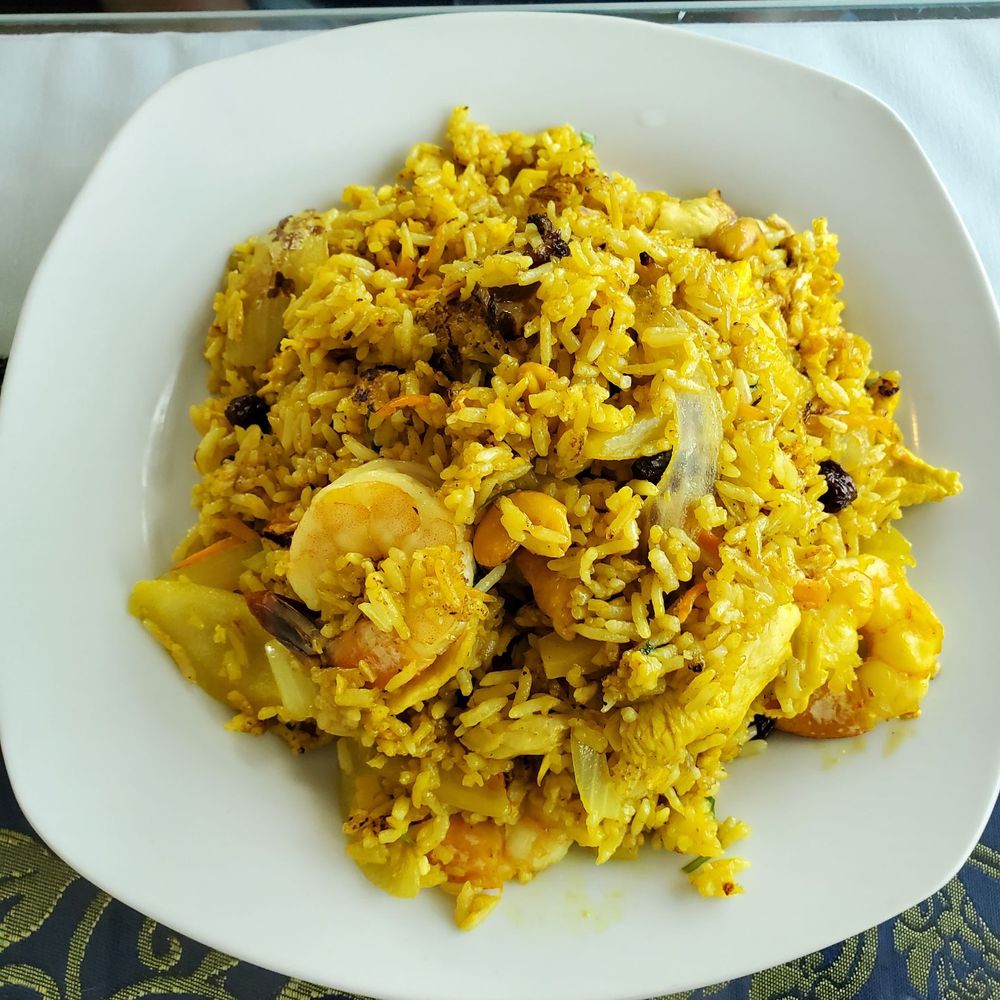 Mee Thai Restaurant - Pineapple  Fried Rice - Thai Near Me - Orlando, Florida