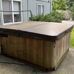 UnJunk It - Our hot tub that was removed. There was absolutely nothing left behind when they were done. The missus and I were very pleased!
