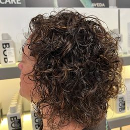 Back of Bottle ColorSpace Color AND Free Rein Curl Cream is amazing! Back of Bottle ColorSpace Color AND Free Rein Curl Cream is amazing!