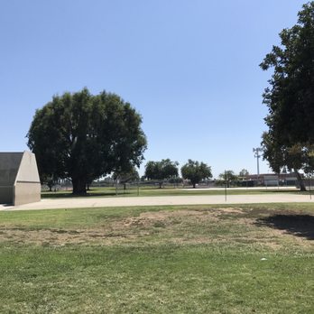 Lakeview Park - Playgrounds Near Me - Santa Fe Springs, California