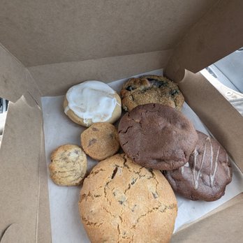 Crave Cookies - 5 cookies with 3 minis - Bakeries Near Me - Renton, Washington Crave Cookies - 5 cookies with 3 minis - Bakeries Near Me - Renton, Washington