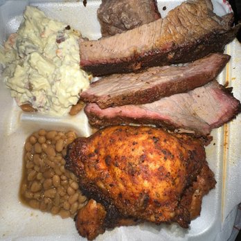 Art's BBQ - Combo plate with chicken, tri-tip, and brisket - Barbeque Near Me - Crescent City, California