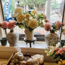 Comfortably Chic - Pretty Flowers!
