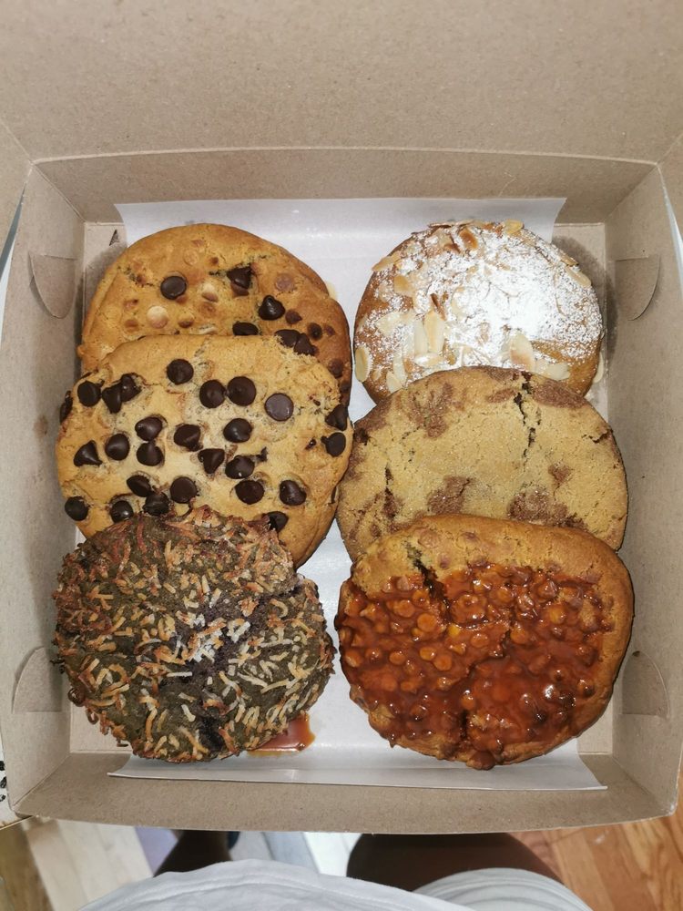 Chippers Bakery Logo