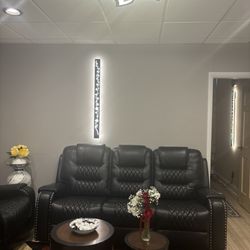 V Massage Therapy - Guest lounge