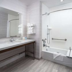 Hampton Inn & Suites El Cajon San Diego - Guest room bath
