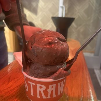 Salt & Straw - Chocolate gooey brownie (double) - Ice Cream & Frozen Yogurt Near Me - San Diego, California Salt & Straw - Chocolate gooey brownie (double) - Ice Cream & Frozen Yogurt Near Me - San Diego, California