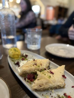 Yalda by null