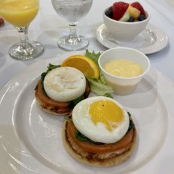 Qt's Restaurant - Eggs Benedict - had them make it Florentine style - thank you!